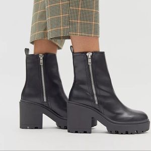NWT Urban Outfitters Zip Up Chunky Heel Black Boots